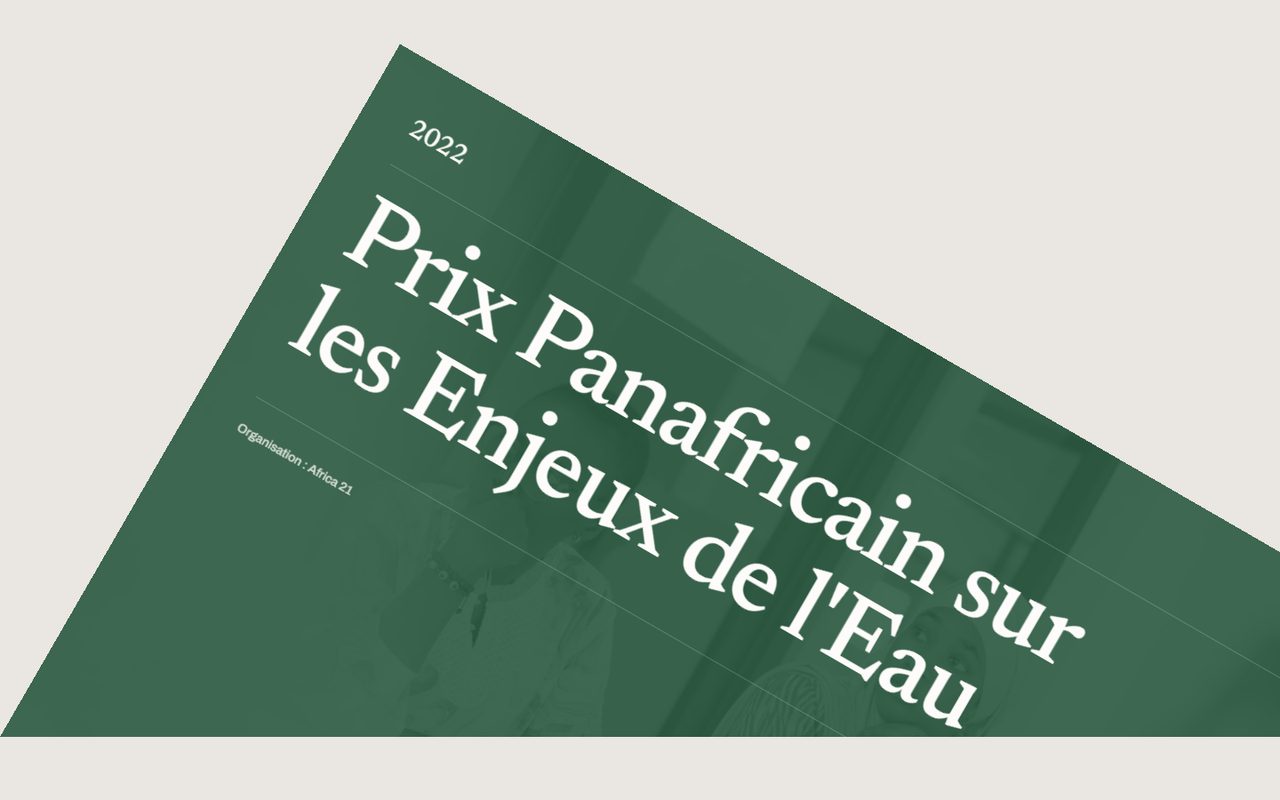 Distinction présentée en grand titre incliné